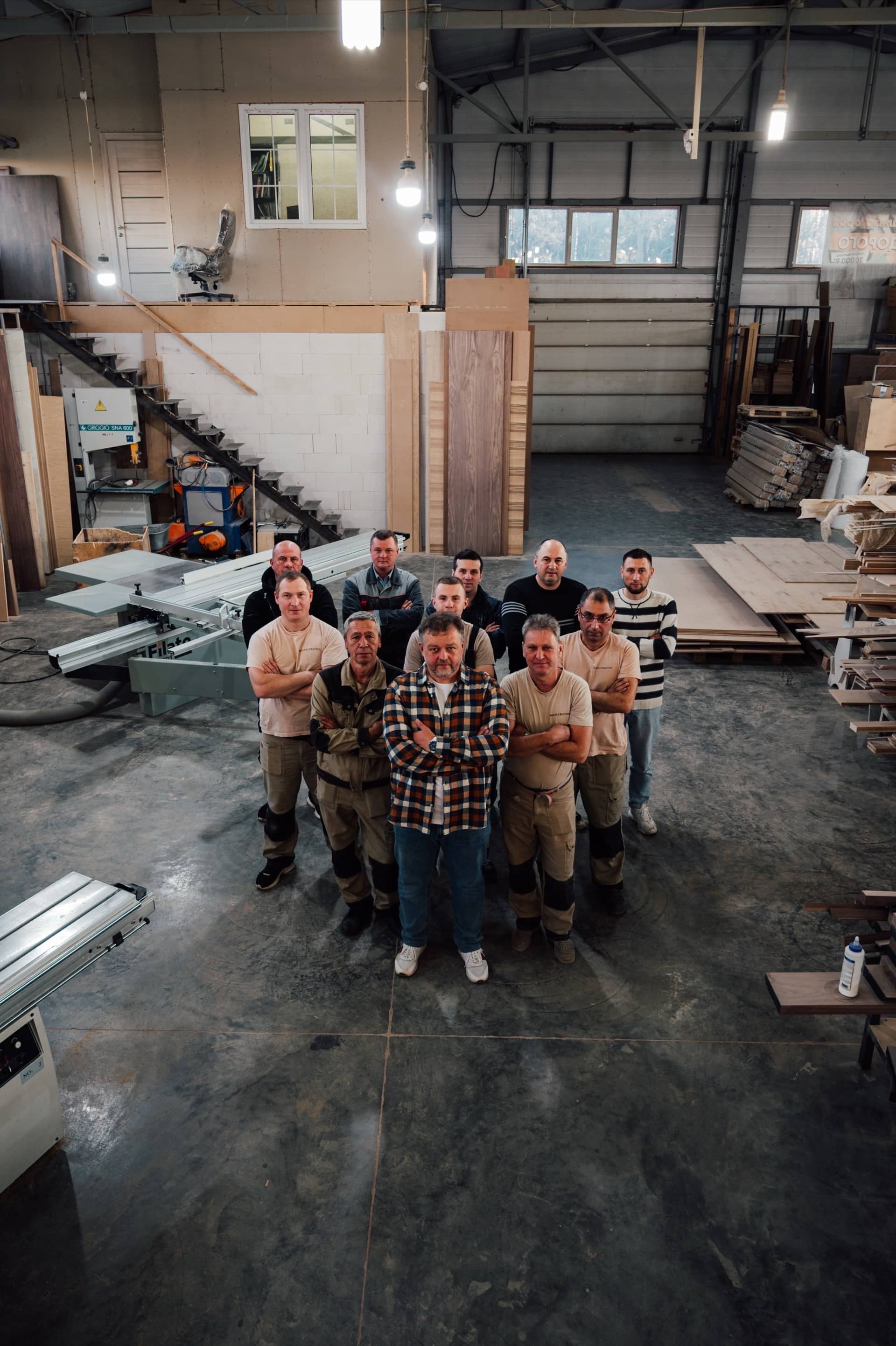 Коллектив WoodCreative на производстве