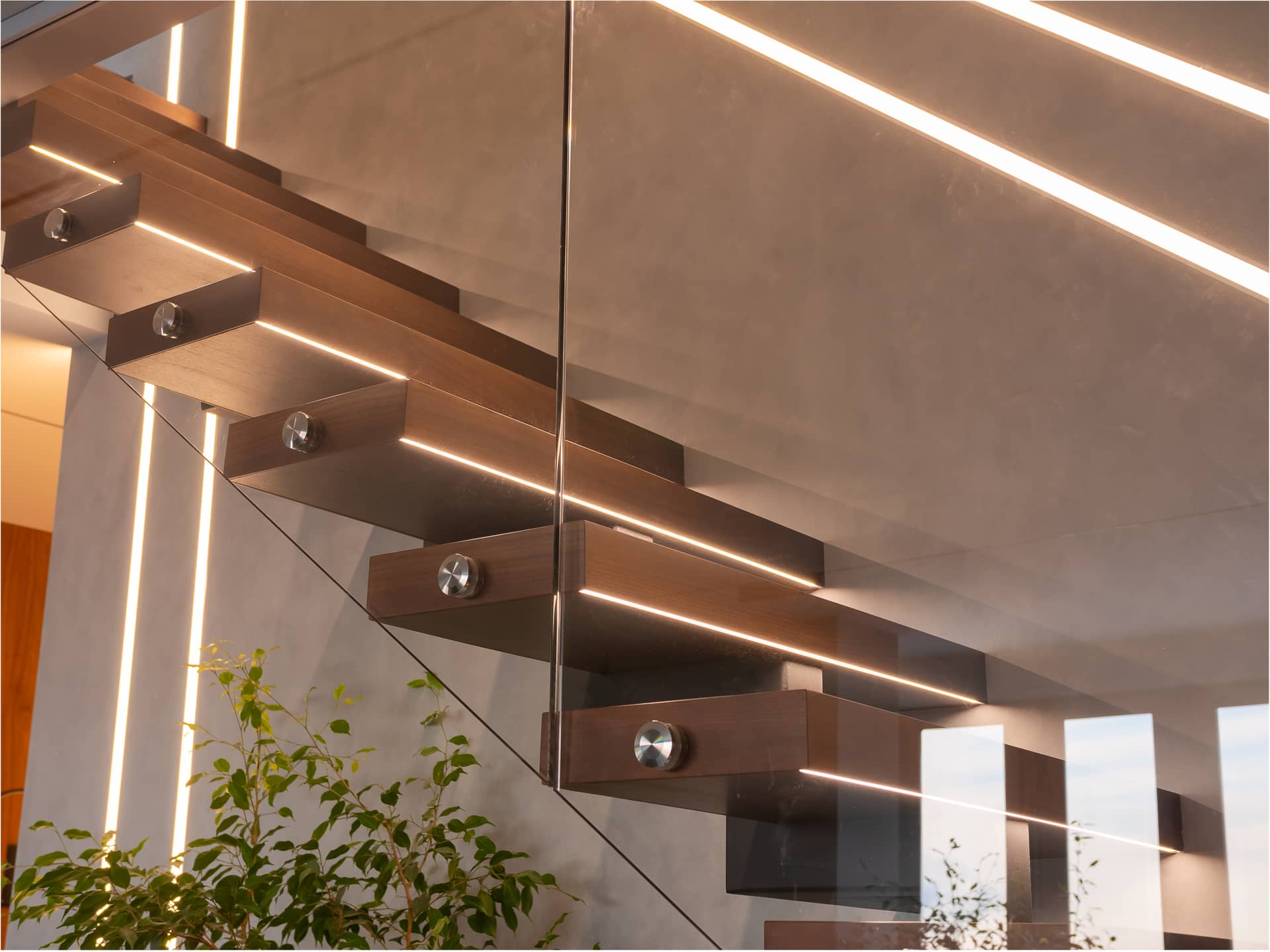 Лестницы 
со стеклянным ограждением