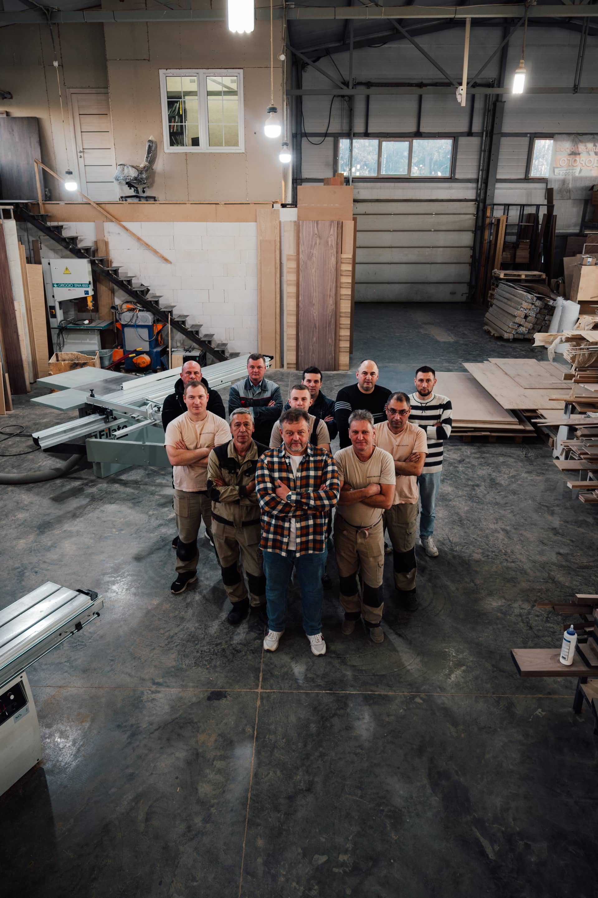 Коллектив WoodCreative на производстве