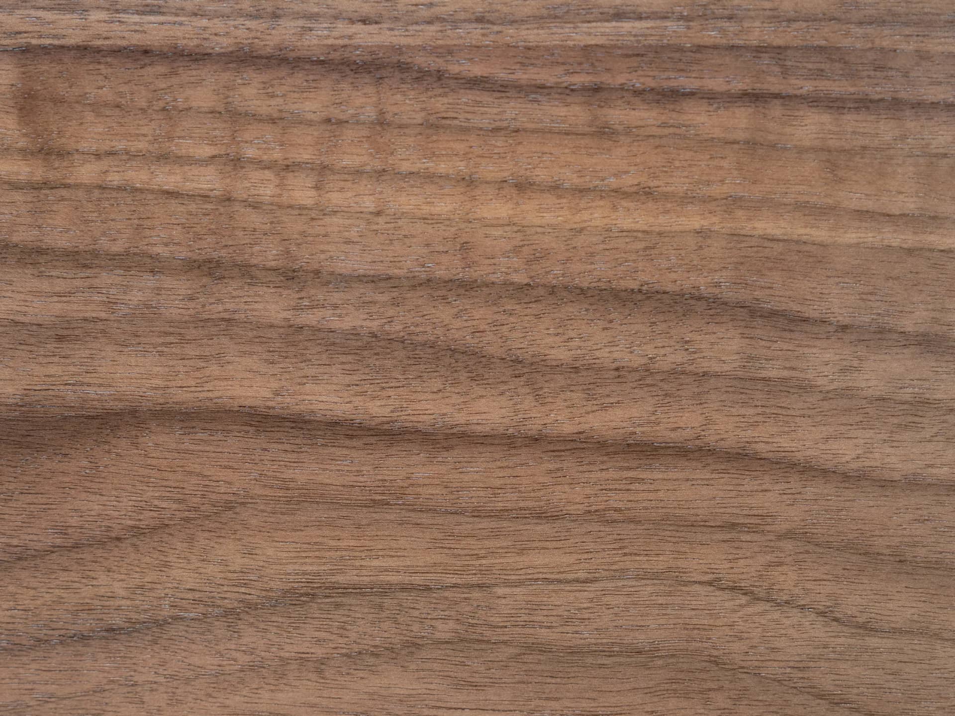 Покраска лаком поверх дерева Американский орех