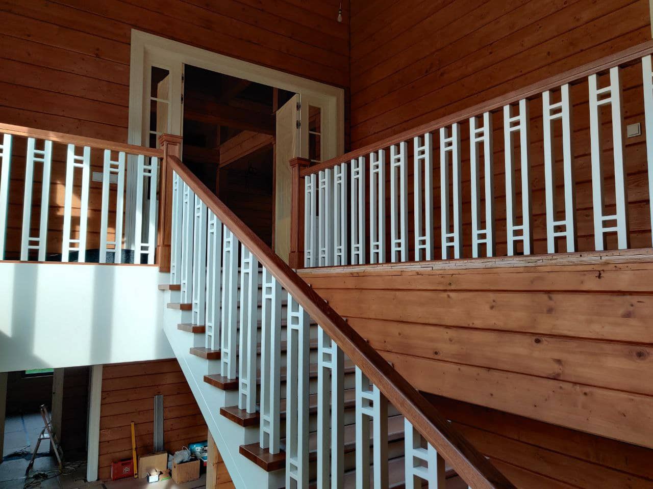 Лестницы 
с деревянным ограждением